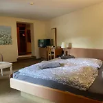 Gaestehaus Altes Faehrhaus Hotel *